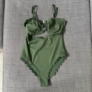 Cupshe Scallop Trim Cutout One Piece Swimsuit in Green Size M